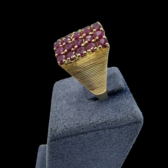 14k Yellow Gold Ruby Ring size 8 - Picture 6 of 9